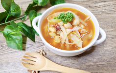 キャベツとお豆のケチャップスープ