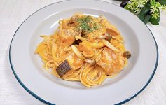 秋鮭ときのこのトマトクリームスパゲティ