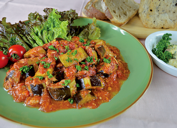 なすとツナのつぶつぶケチャップ炒め