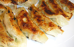 春キャベツとなめ茸の焼き餃子