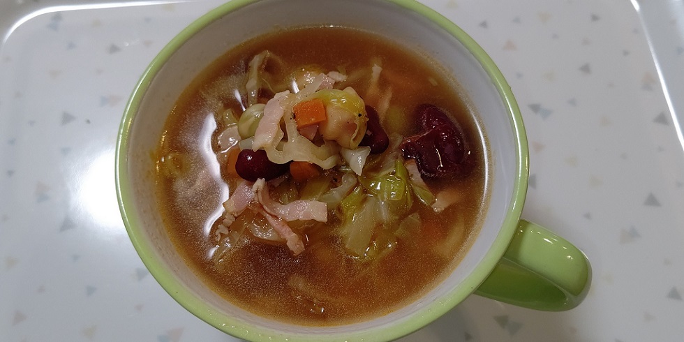 キャベツとお豆のケチャップスープ