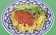 つぶつぶ野菜ケチャップジャージャー麺